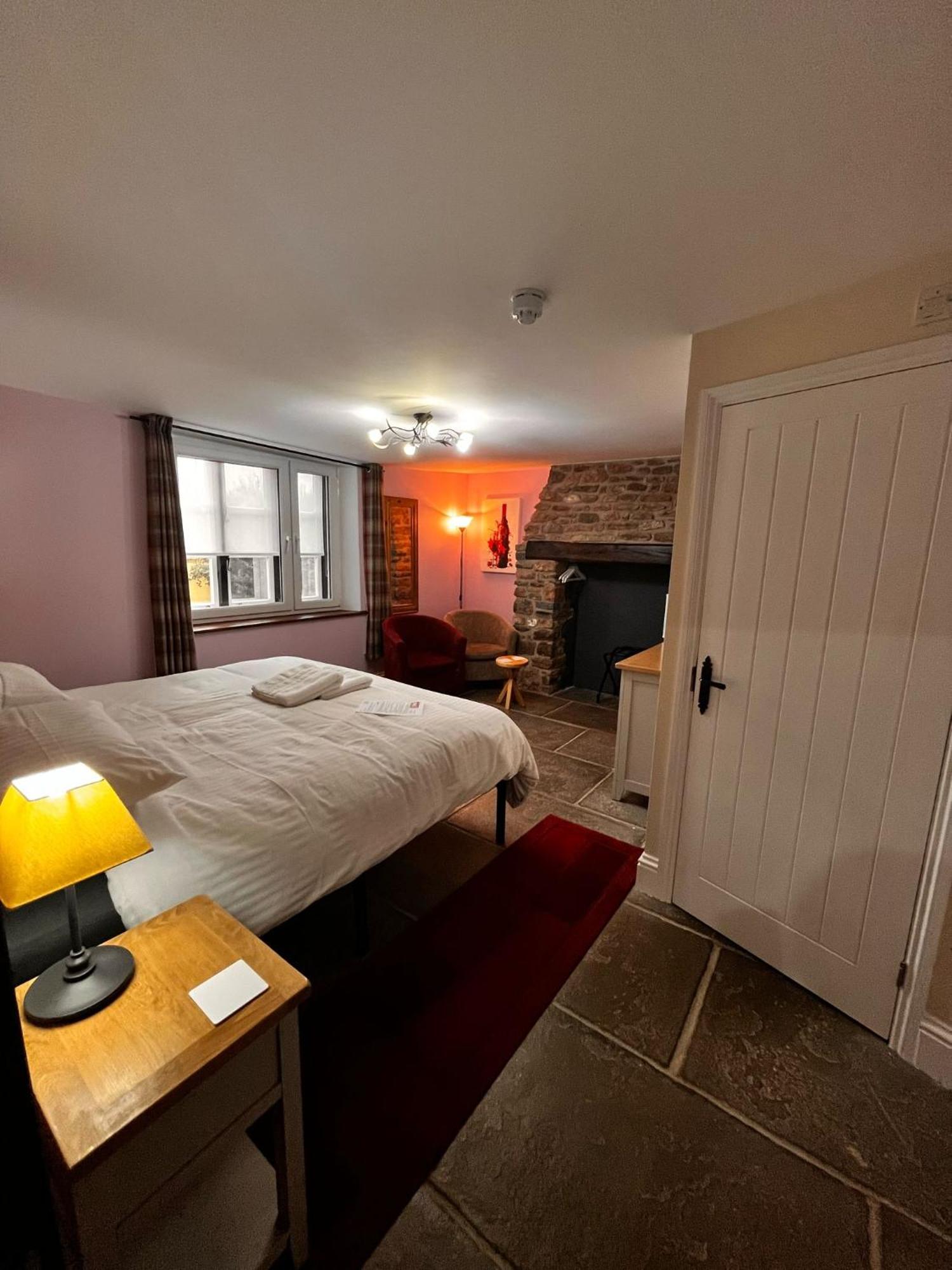 Old Manor House Bed & Breakfast Axbridge Екстериор снимка