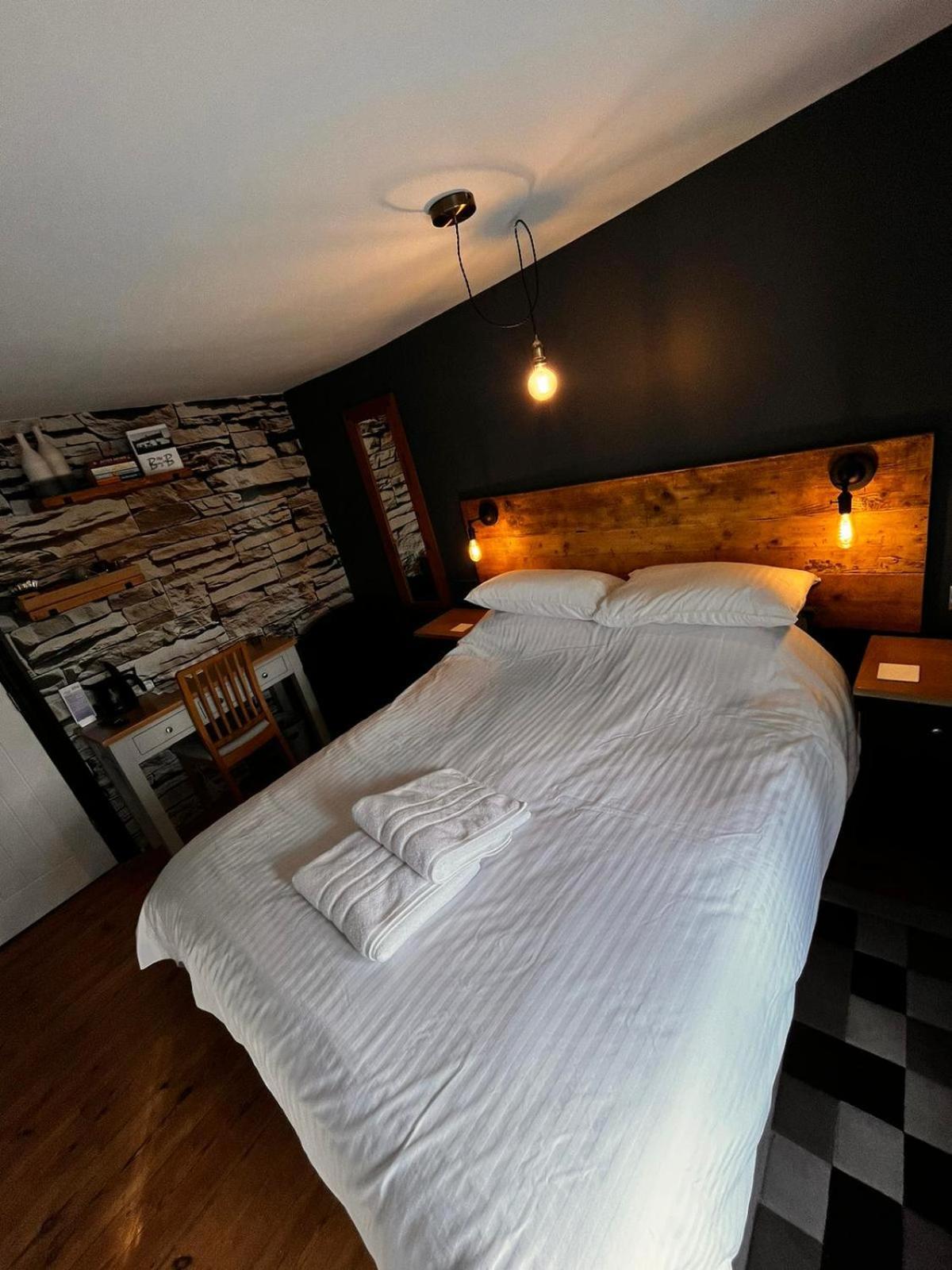 Old Manor House Bed & Breakfast Axbridge Екстериор снимка